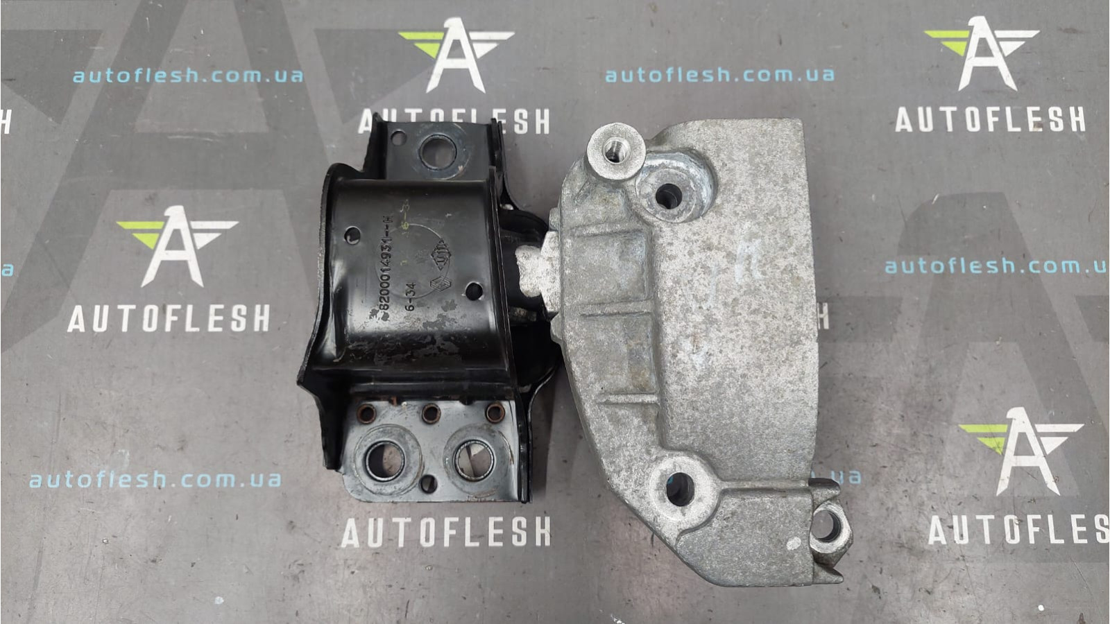 Подушка двигателя правая/ кронштейн двигателя 8200014931, 8200168002 Renault Kangoo 2 Megane 2 Scenic 2 бу